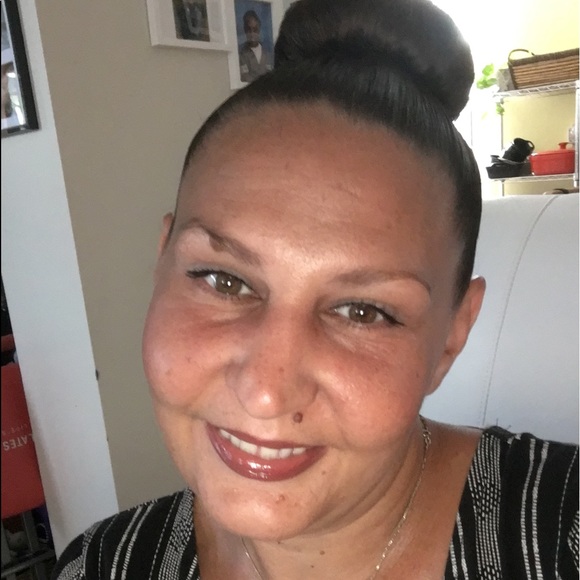 Meet your Posher, Lisa - Picture 1 of 1